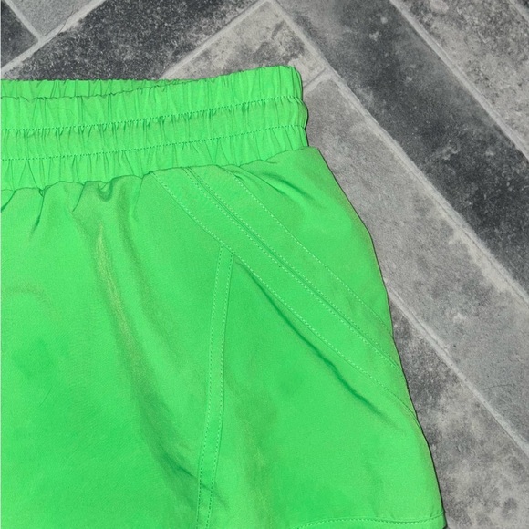 Zyia Shorts - Picture 2 of 7